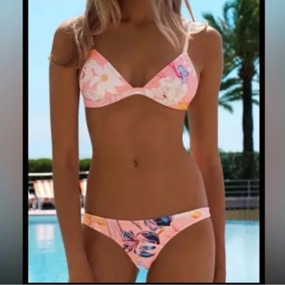 Triangl Bikini - NEW with tags and original packaging - Picture 4 of 8